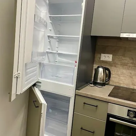 Short Apartment *