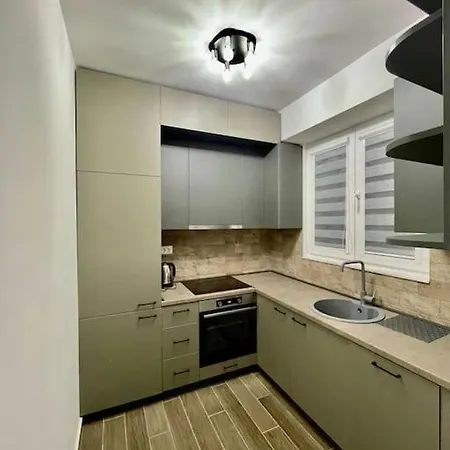 Apartment Short *