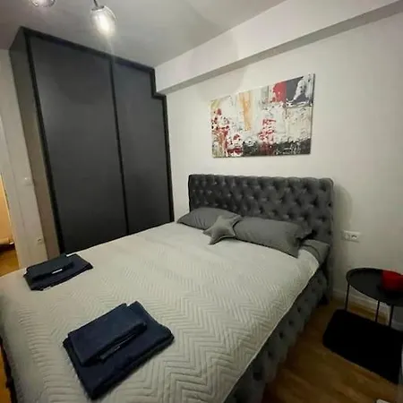 Apartment Short *